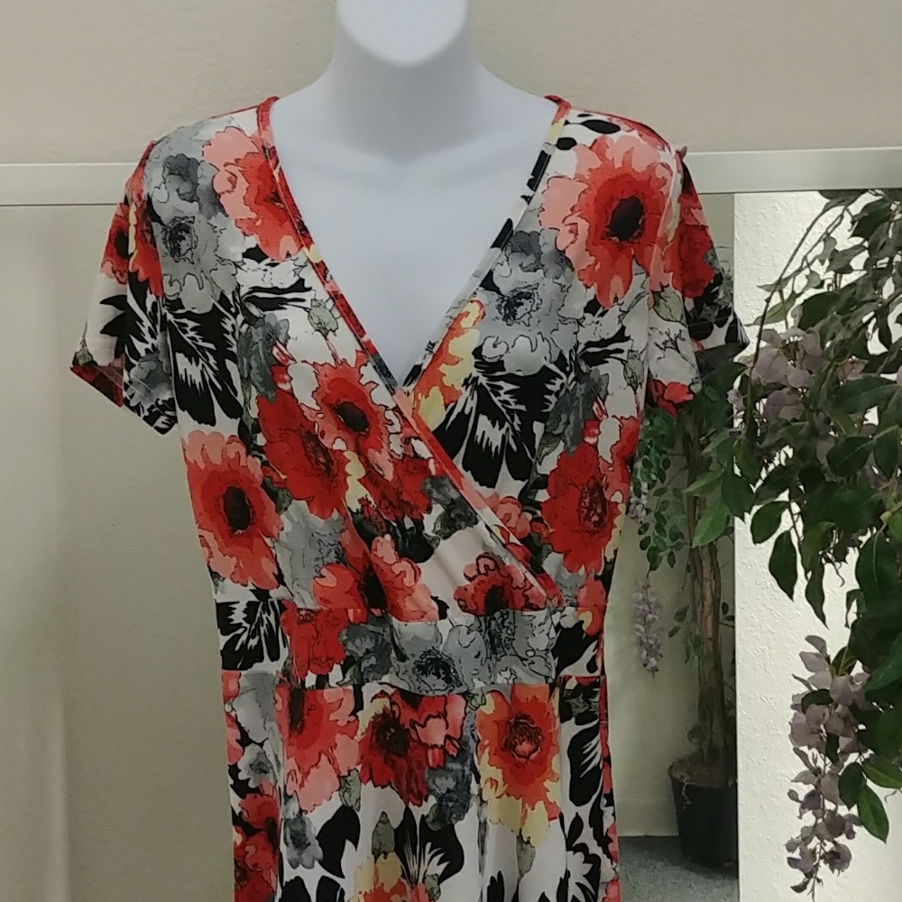 HP!!  🎉 MS Basic Knit Floral Faux Wrap Dress